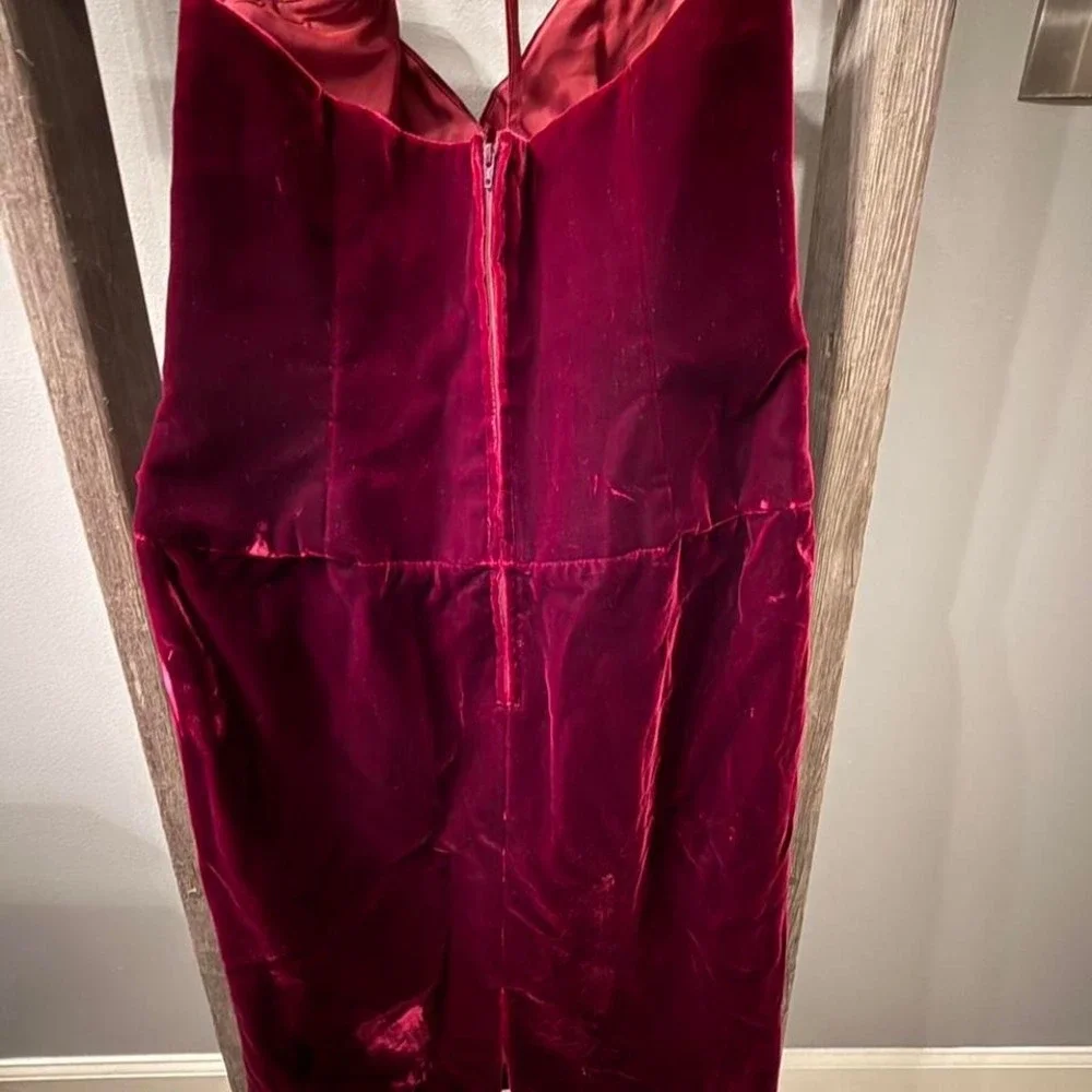 Rimini velvet dress size 8,‎ zipper good, missing part of hook and eye.